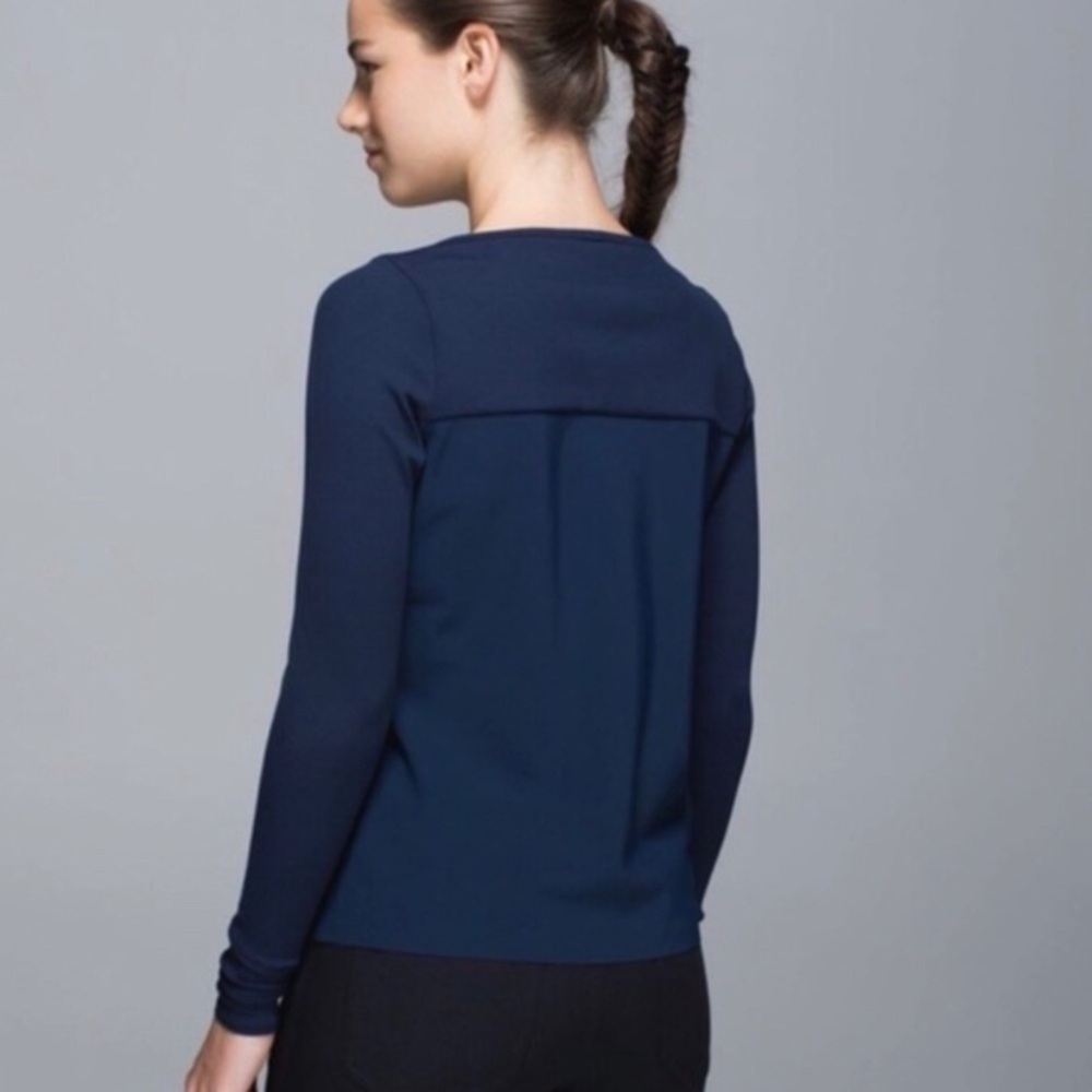 Lululemon Navy Top. Lightweight and comfortable.